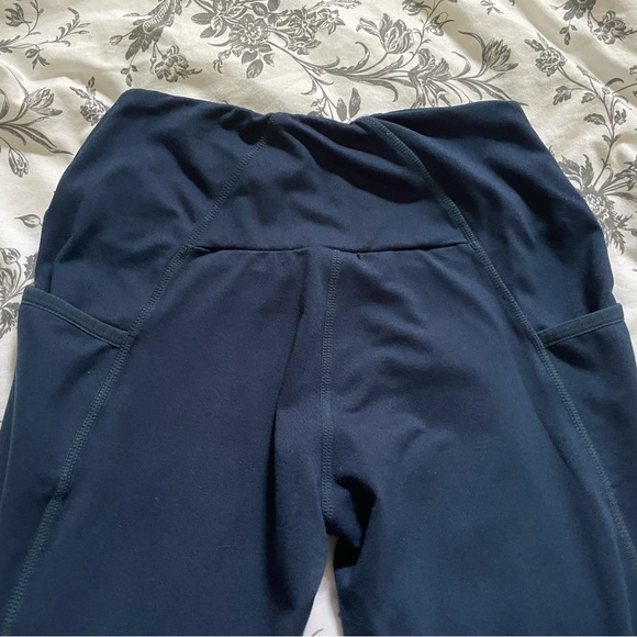 Gymshark Navy pocket leggings - Picture 3 of 5